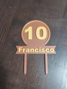 Placa topo de bolos com espetos